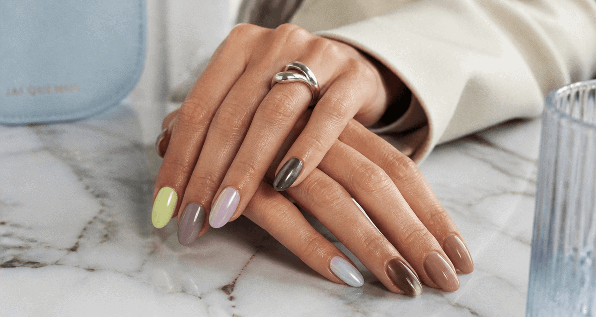 tendance vernis à ongles mains élégantes