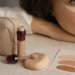 anti cerne maybelline quelle teinte choisir : applicateur Effaceur Instant Anti-Age, échantillons sous l’œil
