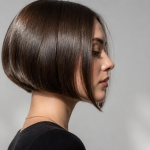 coupe au carré court plongeant femme profil