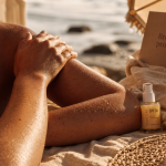 Comment bronzer naturellement : peau hydratée sans brûler