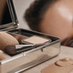 Peau grasse quel fond de teint matifiant : éponge, fond de teint et poudre sans effet masque